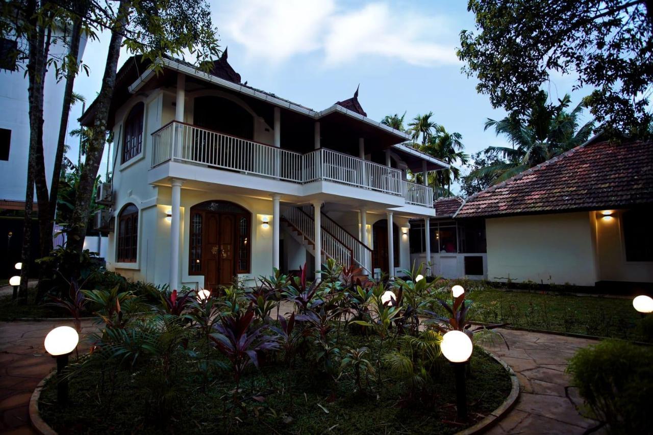 Bamboo Lagoon Backwater Front Resort Alappuzha Exterior photo