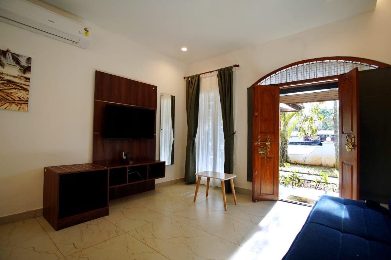 Bamboo Lagoon Backwater Front Resort Alappuzha Exterior photo