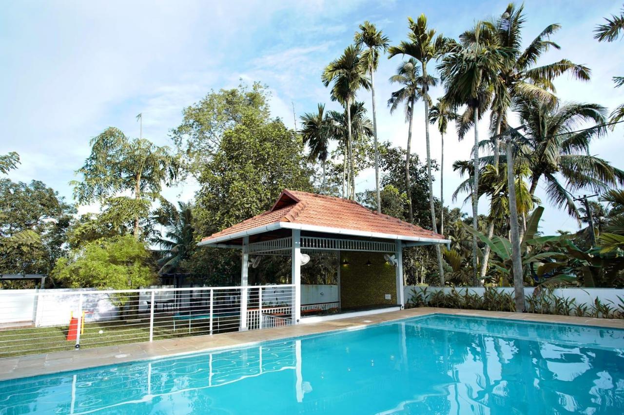 Bamboo Lagoon Backwater Front Resort Alappuzha Exterior photo